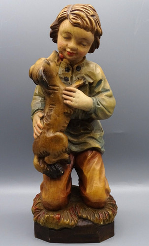 Farbige holzfigur junge - farbige,