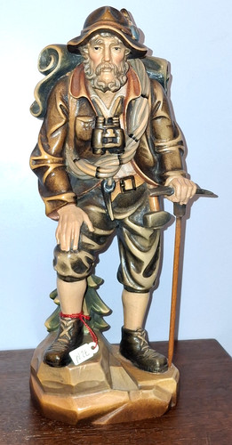 Holzfigur geschnitzt