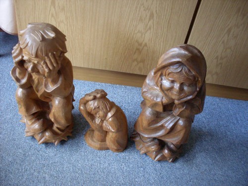 Handgeschnitzte holzfiguren - handgeschnitzte,