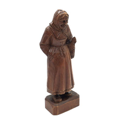 Alte holzfigur bäuerin mit - alte,