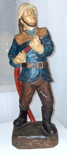 Holzfigur geschnitzt
