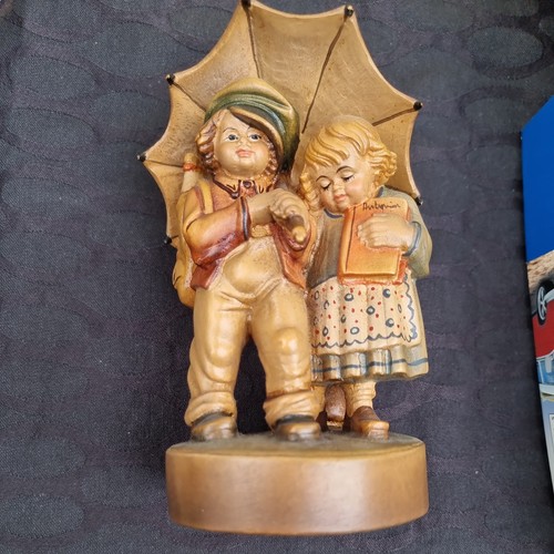 Handgeschnitzte und gemalte