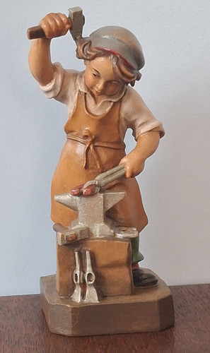 Kleine holzfigur geschnitzt - holzfigur,