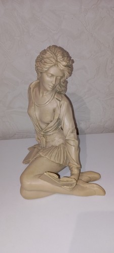 Figur einer sitzenden - ,