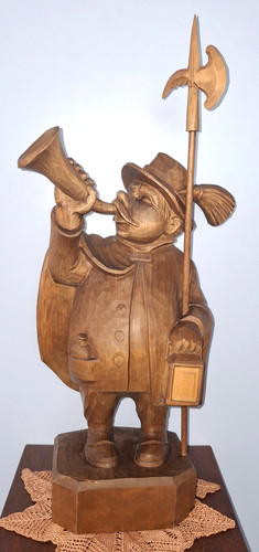 Holzfigur geschnitzt