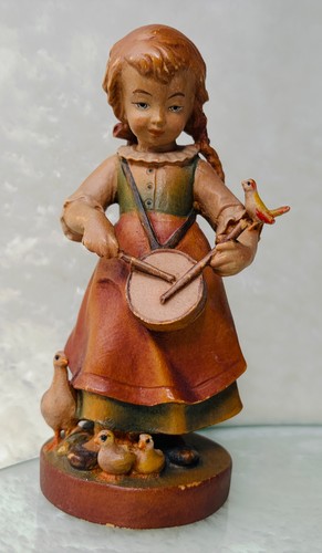 Holzfigur mädchen mit trommel - mädchen,
