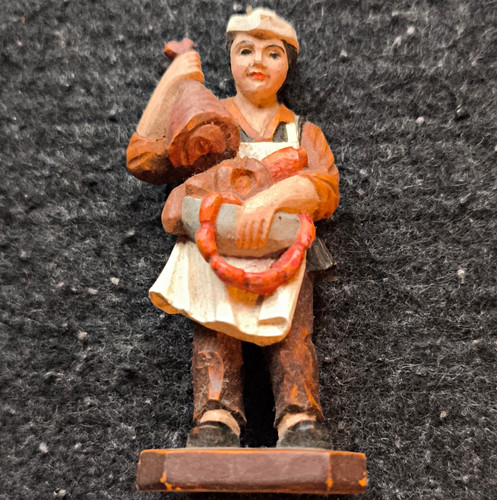Handgeschnitzte holzfigur mann - handgeschnitzte,