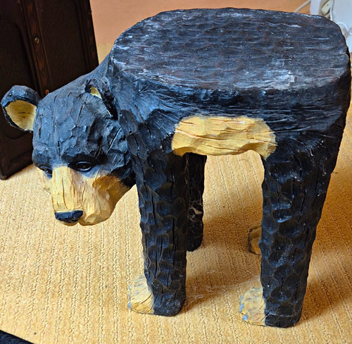 Handgeschnitzte holzfigur bär - holzfigur,