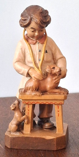 Kleine holzfigur geschnitzt - holzfigur,