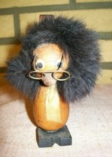 Figur mit Besen auf den