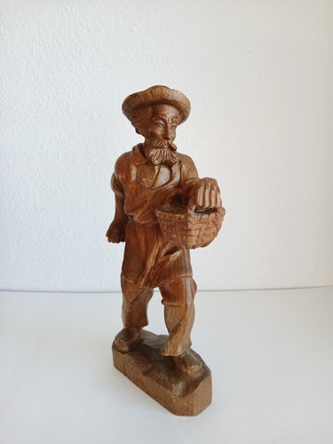 Holzfigur bauer beim säen - holzfigur,