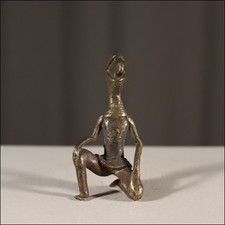 68052) Kleine Bronze Figur