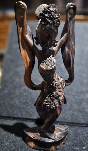 Indonesische schnitzerei figur - schnitzerei,