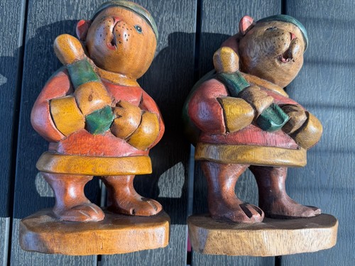 Zwei holzfiguren massiv - holzfiguren,