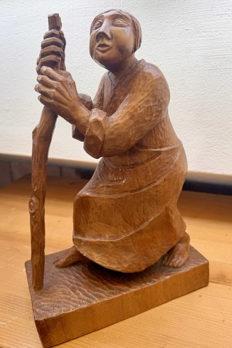 Ausdrucksstarke holzskulptur - ausdrucksstarke,